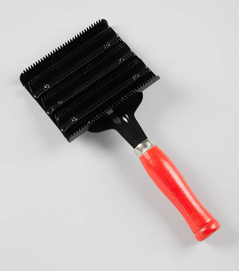 Metal curry comb