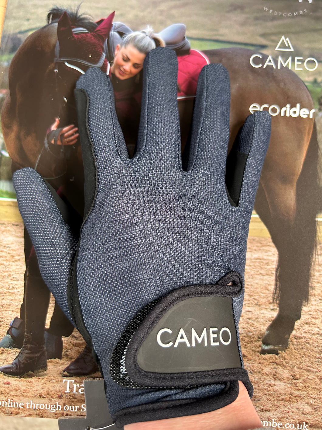 Cameo performance riding gloves